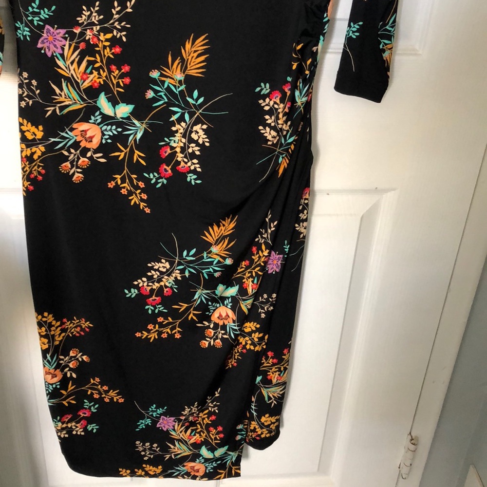 Never worn Flower black dress - Picture 4 of 9
